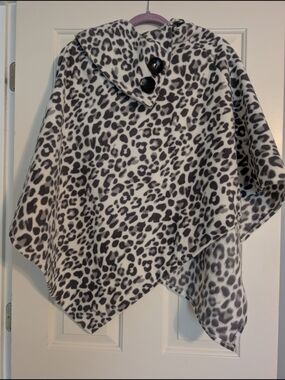 Le Moda Gray & White Leopard Hooded Poncho with Button